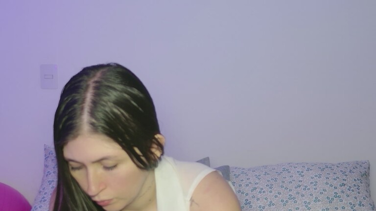 EmmaShaykk's Streamate show and profile