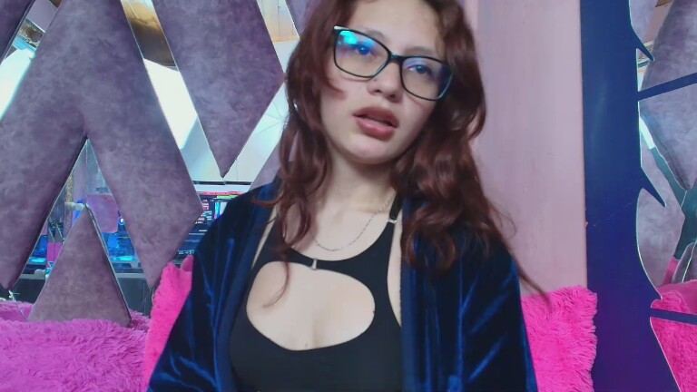 LARICSABLUE's Streamate show and profile