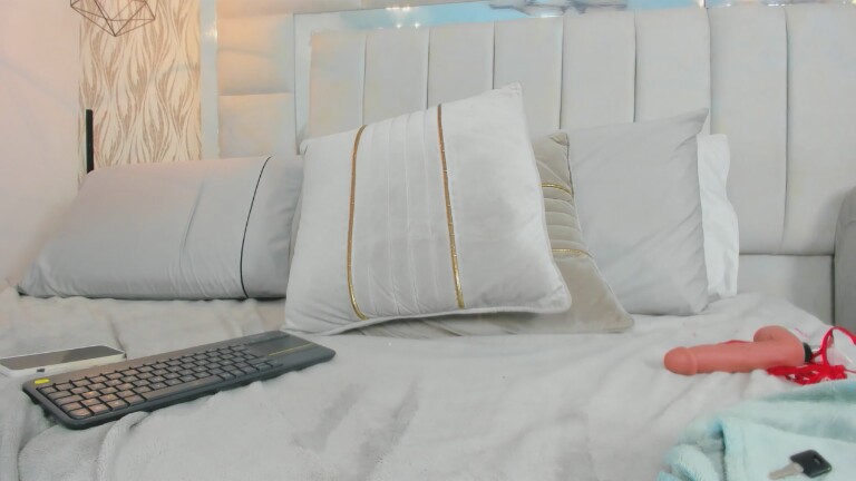 dalhiaaa's Streamate show and profile