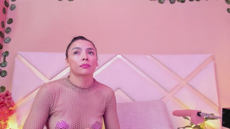 SaraSstonee's Streamate show and profile