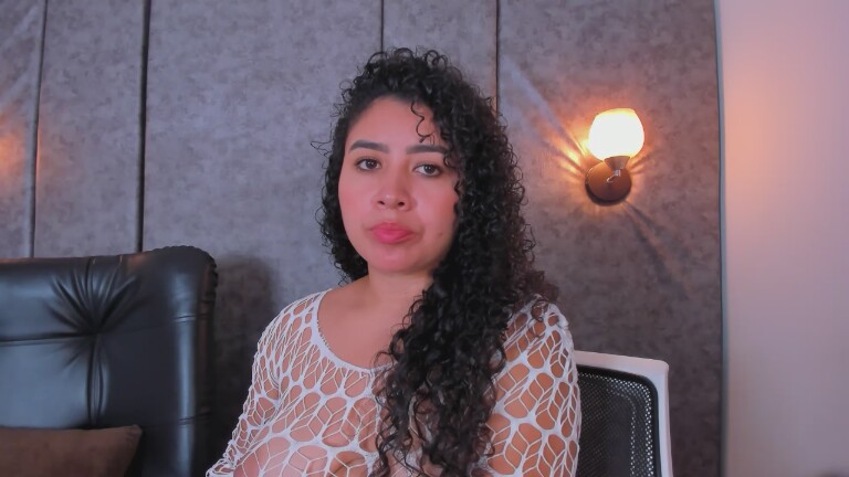 Tharaa24's Streamate show and profile