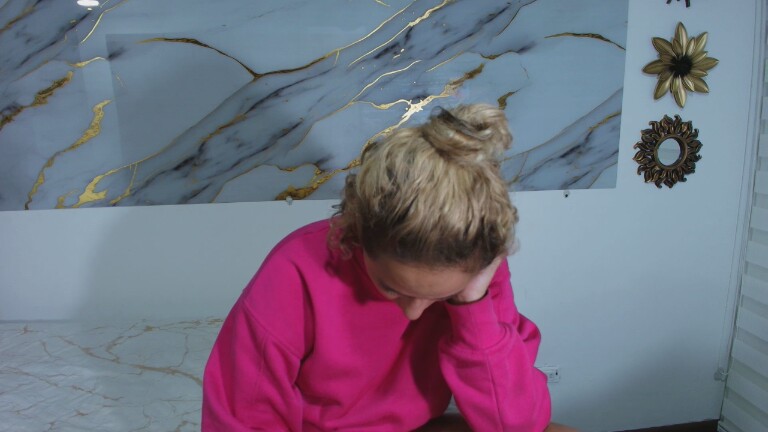 FloraSaenzX's Streamate show and profile