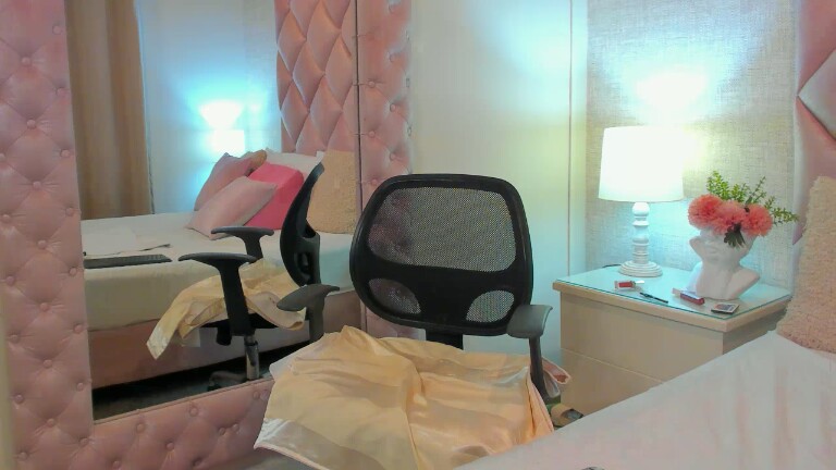 Samantha_Roux's Streamate show and profile