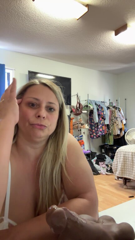 Hotmilf187's Streamate show and profile