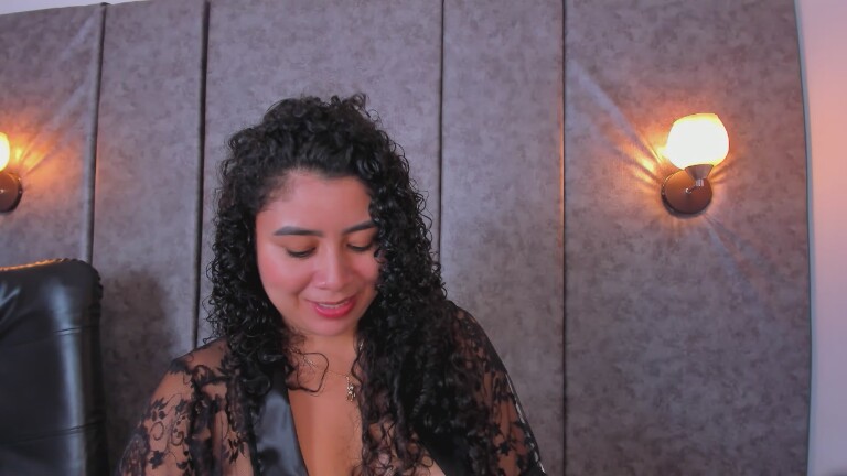 Tharaa24's Streamate show and profile