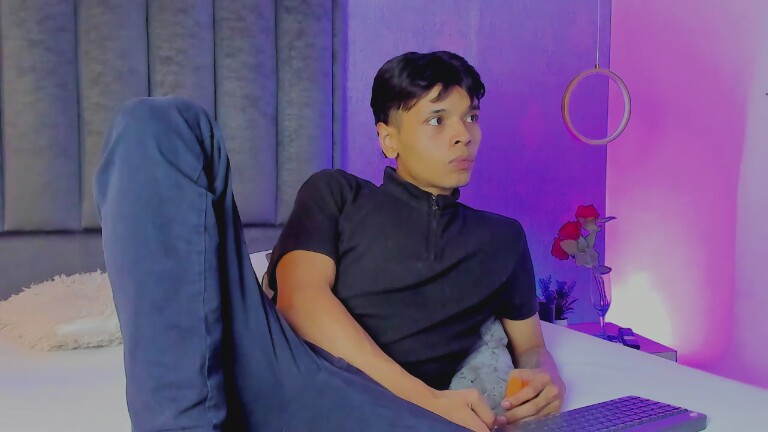 Alejandro_Montenegro's Streamate show and profile