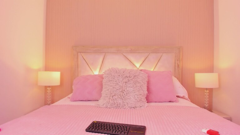 SophiaColinns's Streamate show and profile