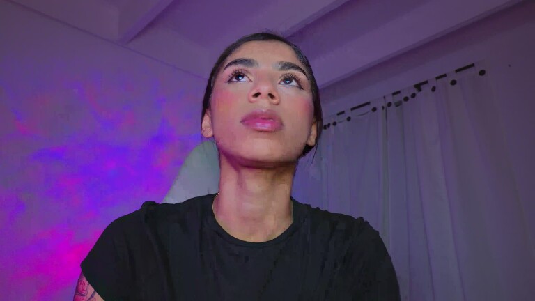 BrunetteSara's Streamate show and profile