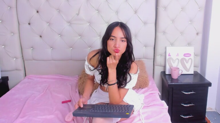 SaraRussellx's Streamate show and profile