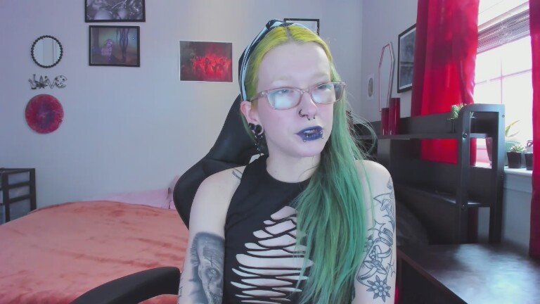 NikkiVill's Streamate show and profile