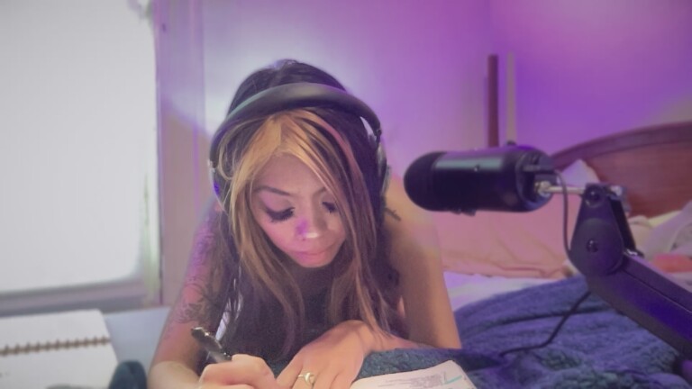 thesilkybaby's Streamate show and profile