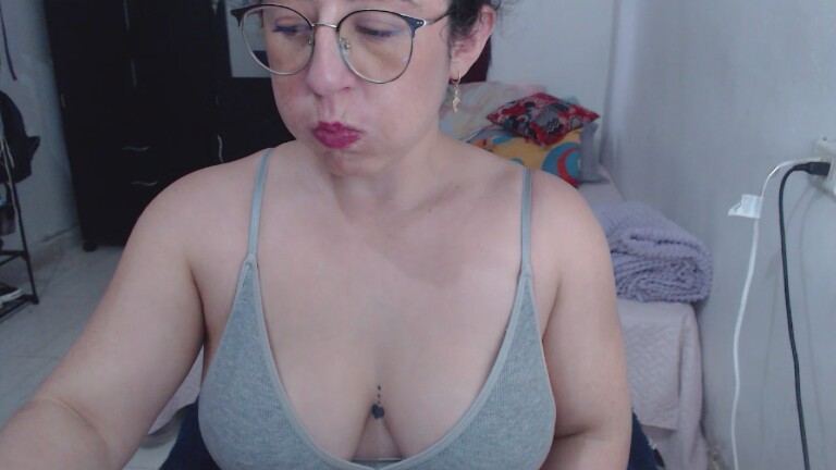 Girlhots's Streamate show and profile