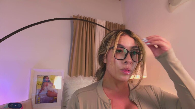 sarareynoldsX's Streamate show and profile